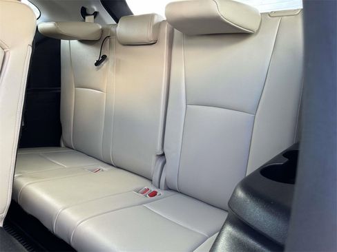 Used 2023 Toyota Highlander XLE image 16