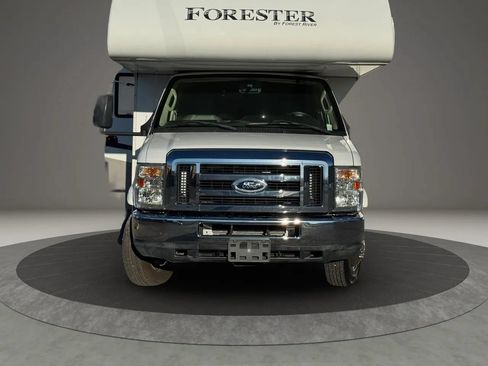 Used 2015 Ford E-450 and Econoline 450 Super Duty w/ Motorhome Prep Package RWD image 3