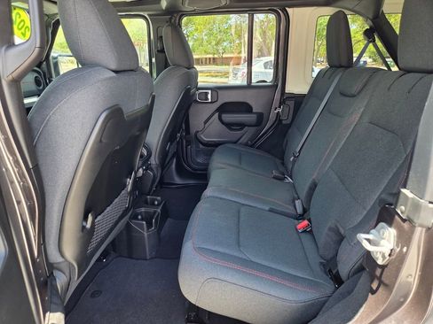 Certified 2025 Jeep Wrangler Unlimited Rubicon w/ Convenience Group AWD/4WD image 14