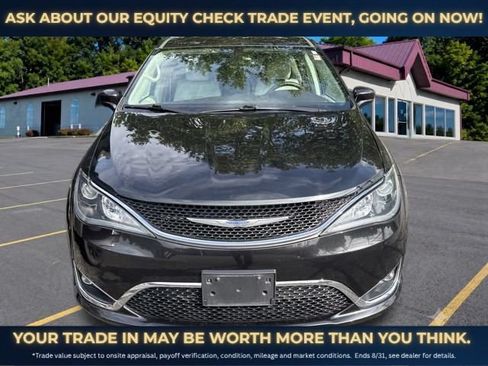 Used 2017 Chrysler Pacifica Touring-L Plus FWD image 2