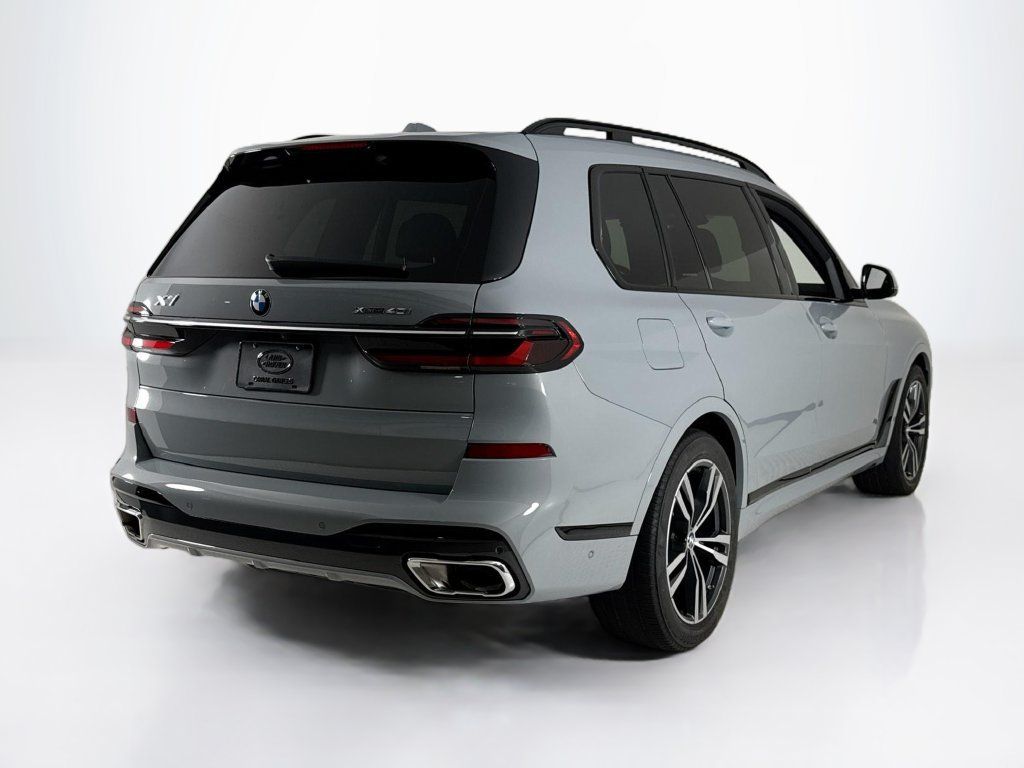 Used 2023 BMW X7 xDrive40i w/ M Sport Package AWD/4WD image 5