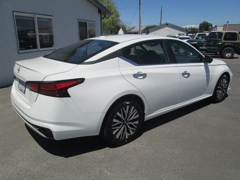 Used 2025 Nissan Altima 2.5 SV FWD image 6