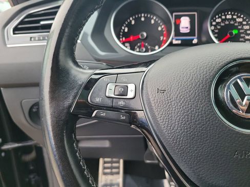 Certified 2021 Volkswagen Tiguan SE R-Line image 20