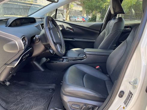 Used 2020 Toyota Prius XLE w/ Premium Convenience Package FWD image 3