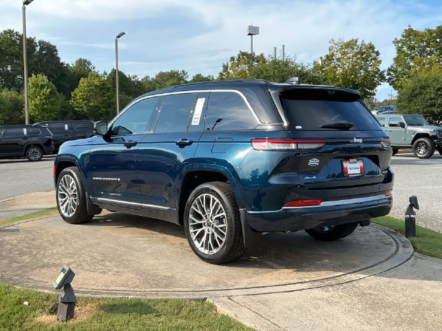 New 2027 Jeep Grand Cherokee Summit w/ MOPAR Finishing Package AWD/4WD image 5