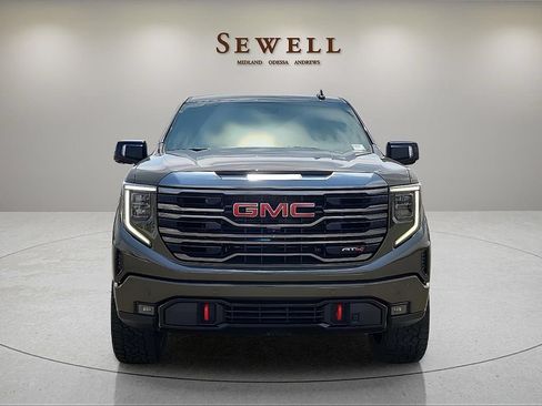 Used 2024 GMC Sierra 1500 AT4 w/ AT4 Premium Package AWD/4WD image 8
