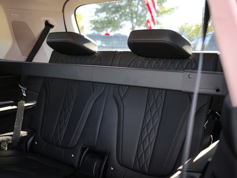 Used 2023 BMW X7 xDrive40i image 30