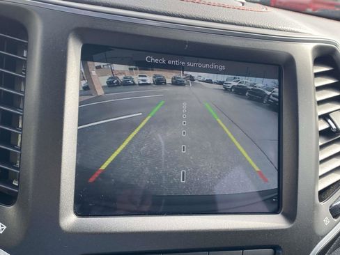 Certified 2022 Jeep Cherokee Trailhawk w/ Trailer Tow Group image 38