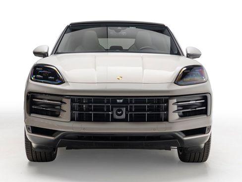 Used 2024 Porsche Cayenne Coupe AWD/4WD image 5