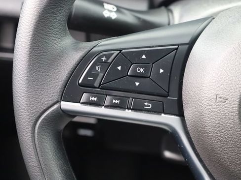 Used 2025 Nissan Versa SV FWD image 22
