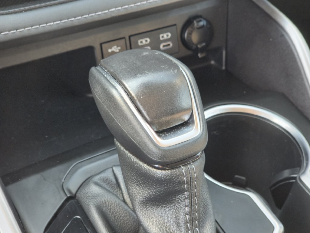 Used 2025 Toyota Highlander LE FWD image 21