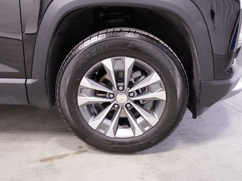 Used 2025 Chevrolet Equinox LT w/ Safety and Technology Package image 11