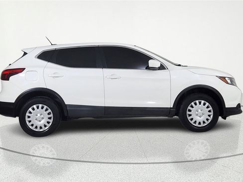 Used 2018 Nissan Rogue Sport S image 6