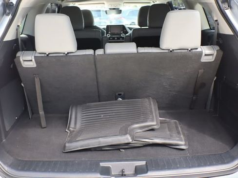Used 2020 Toyota Highlander Limited FWD image 25