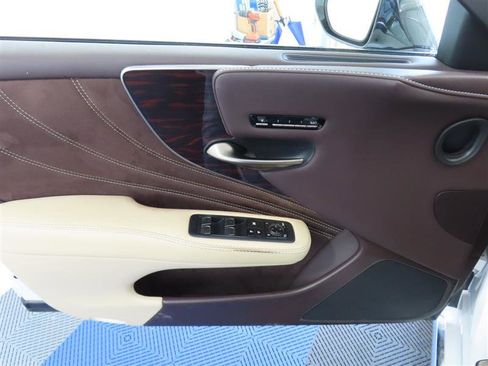 Used 2019 Lexus LS 500 w/ Interior Upgrade Package RWD image 15