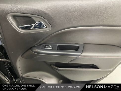 Used 2017 GMC Canyon SLE w/ All Terrain Package image 39