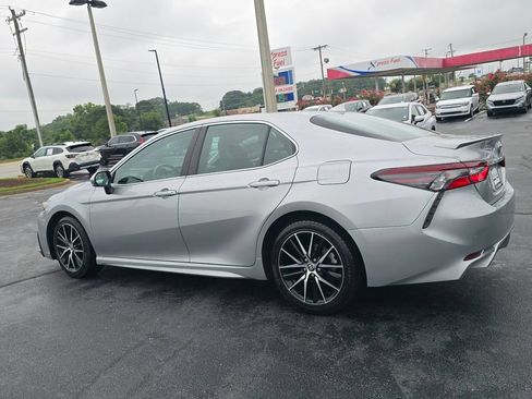 Used 2024 Toyota Camry SE FWD image 5