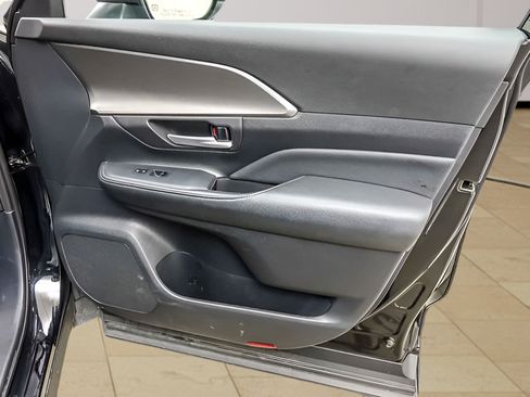 Used 2025 Toyota Grand Highlander AWD image 23