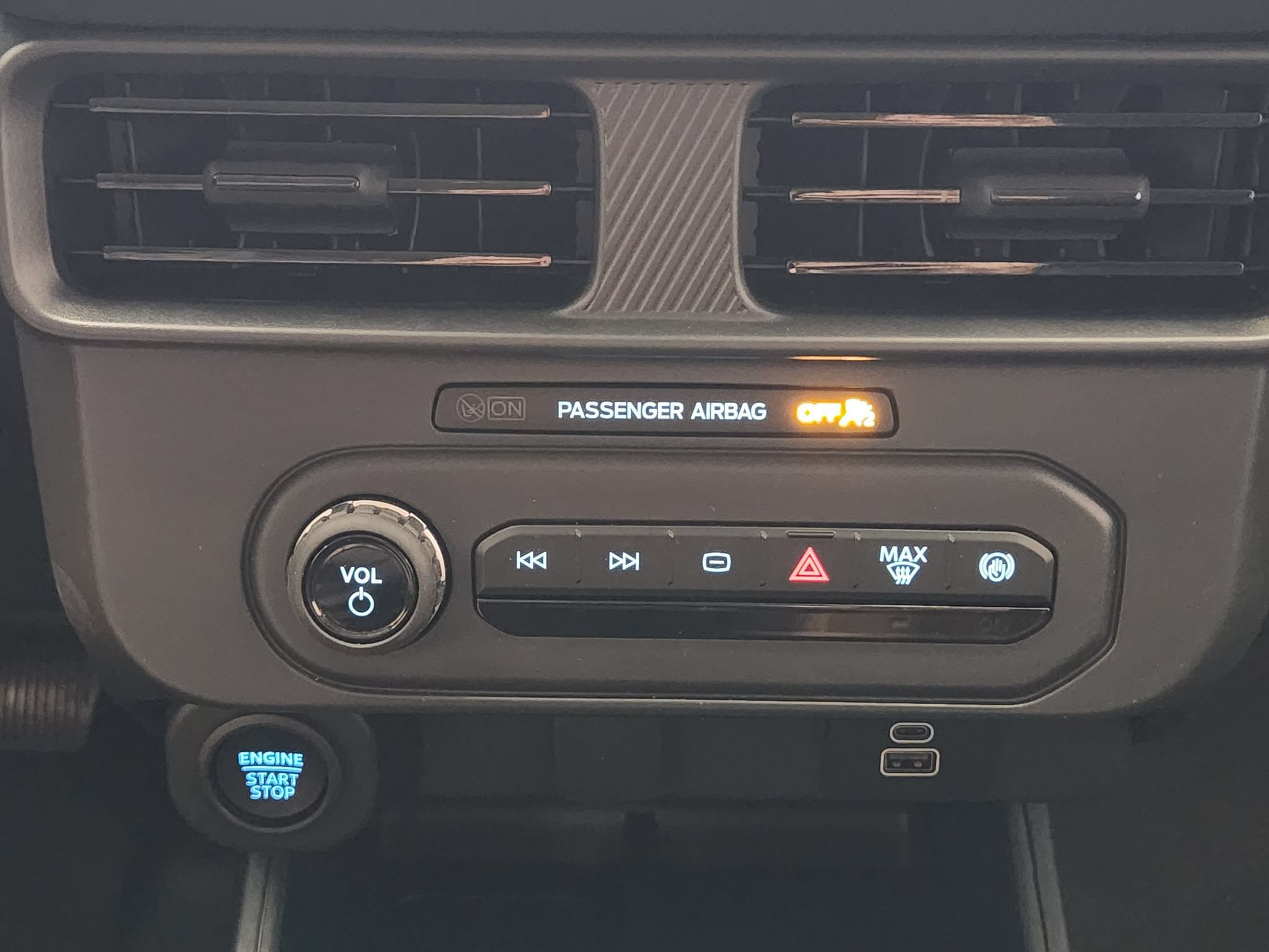 Used 2025 Ford Maverick XLT w/ Black Appearance Package AWD/4WD image 17