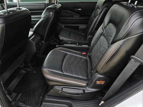 Used 2023 Nissan Pathfinder Platinum FWD image 19