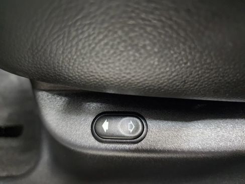 Used 2019 Land Rover Range Rover Velar R-Dynamic SE image 29