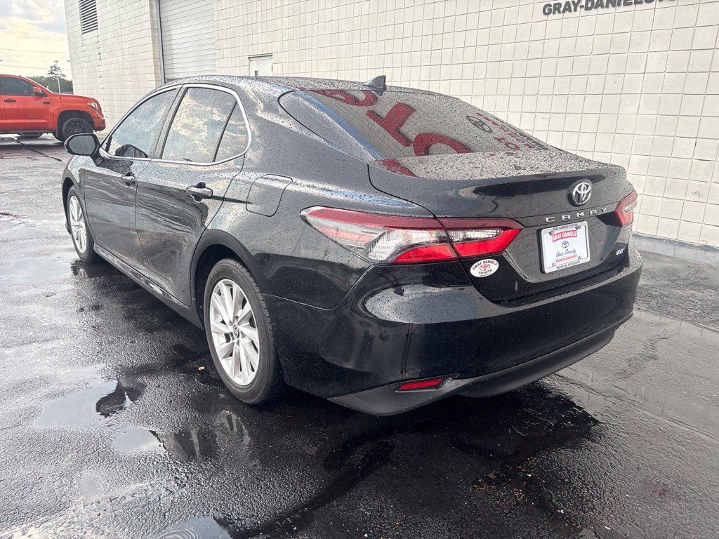Used 2022 Toyota Camry LE FWD image 5
