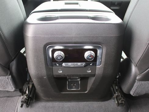 Used 2021 GMC Yukon SLT w/ SLT Premium Package image 34