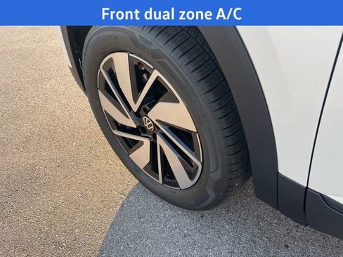 New 2026 Volkswagen Atlas SE FWD image 5