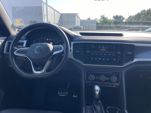Certified 2023 Volkswagen Atlas Cross Sport SEL R-Line AWD/4WD image 13