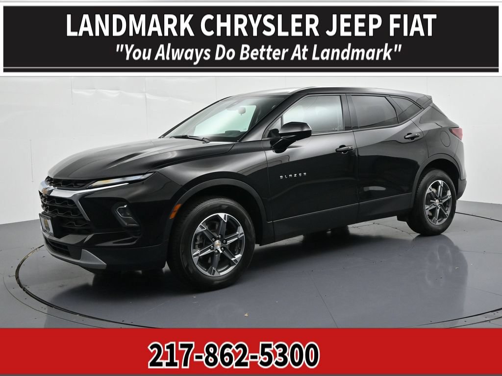 Used 2025 Chevrolet Blazer LT FWD image 1
