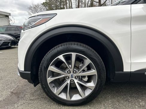 Used 2025 Ford Explorer Platinum w/ Ultimate Package image 11