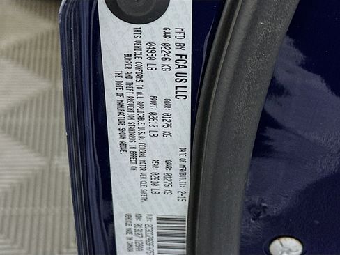 Used 2015 Dodge Challenger SXT image 12