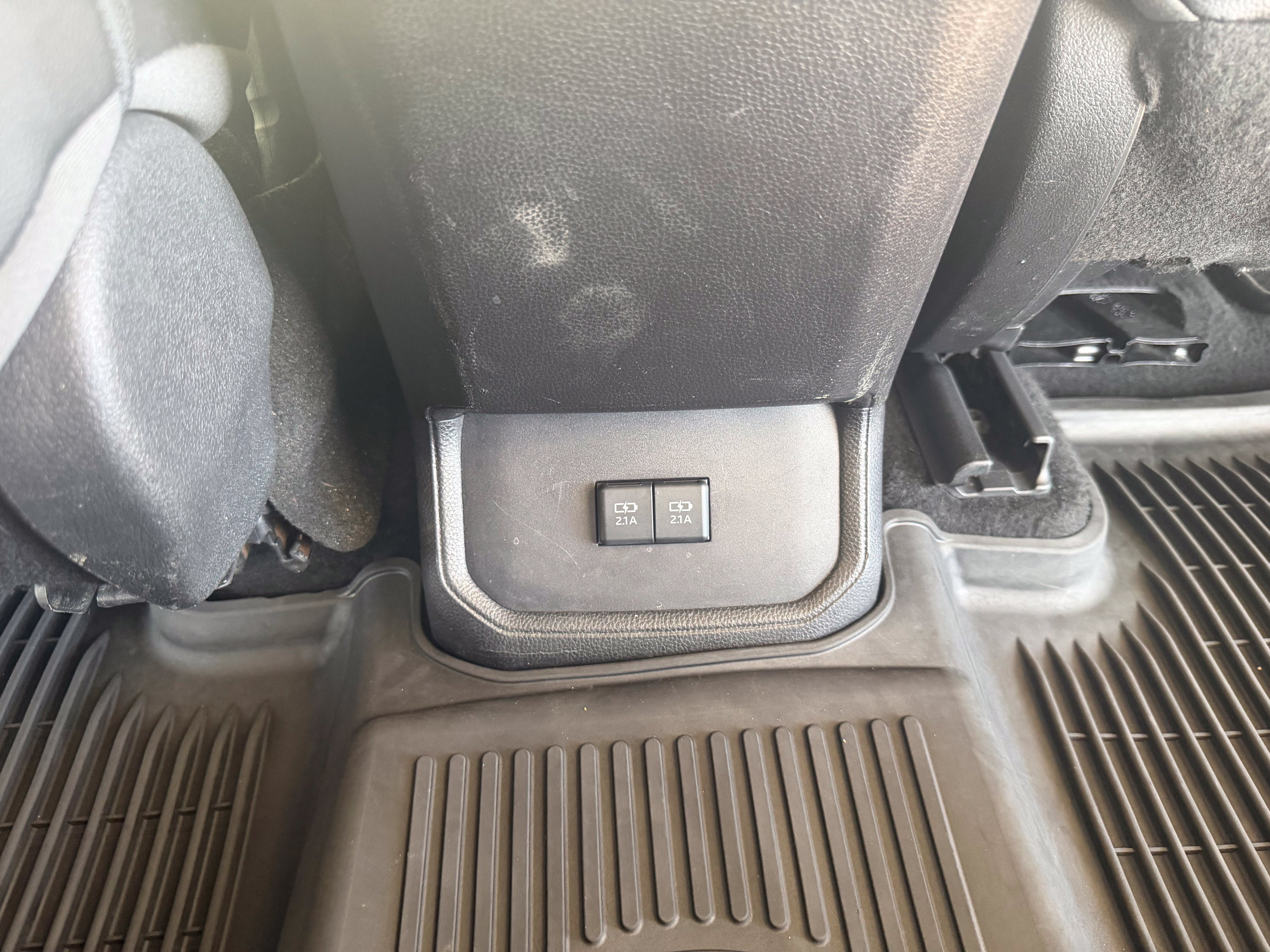 Used 2020 Toyota Highlander XLE FWD image 44