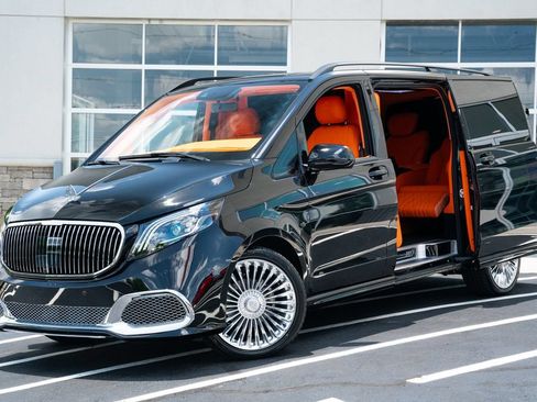Used 2023 Mercedes-Benz Metris Passenger image 2
