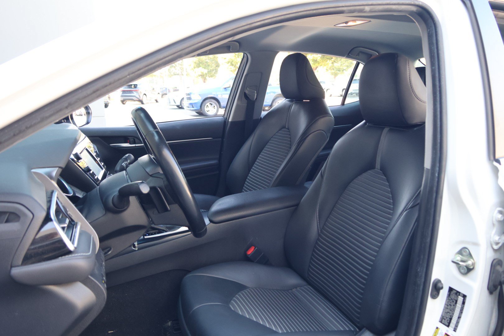 Used 2018 Toyota Camry SE FWD image 28