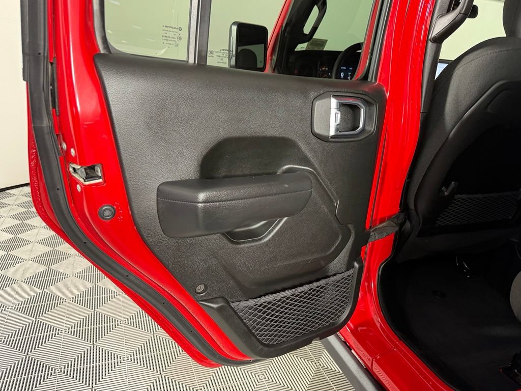 Used 2025 Jeep Wrangler Unlimited Rubicon w/ Convenience Group AWD/4WD image 29