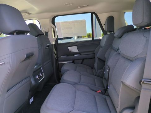 New 2025 Ford Expedition Active image 14