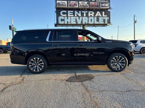 New 2026 Chevrolet Suburban High Country image 8