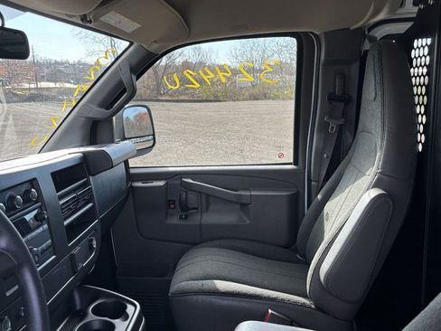 Used 2023 GMC Savana 2500 w/ Driver Convenience Package image 10