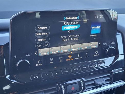 Used 2025 Nissan Pathfinder SL image 12