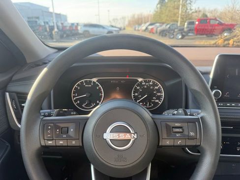 Used 2023 Nissan Rogue S AWD/4WD image 21