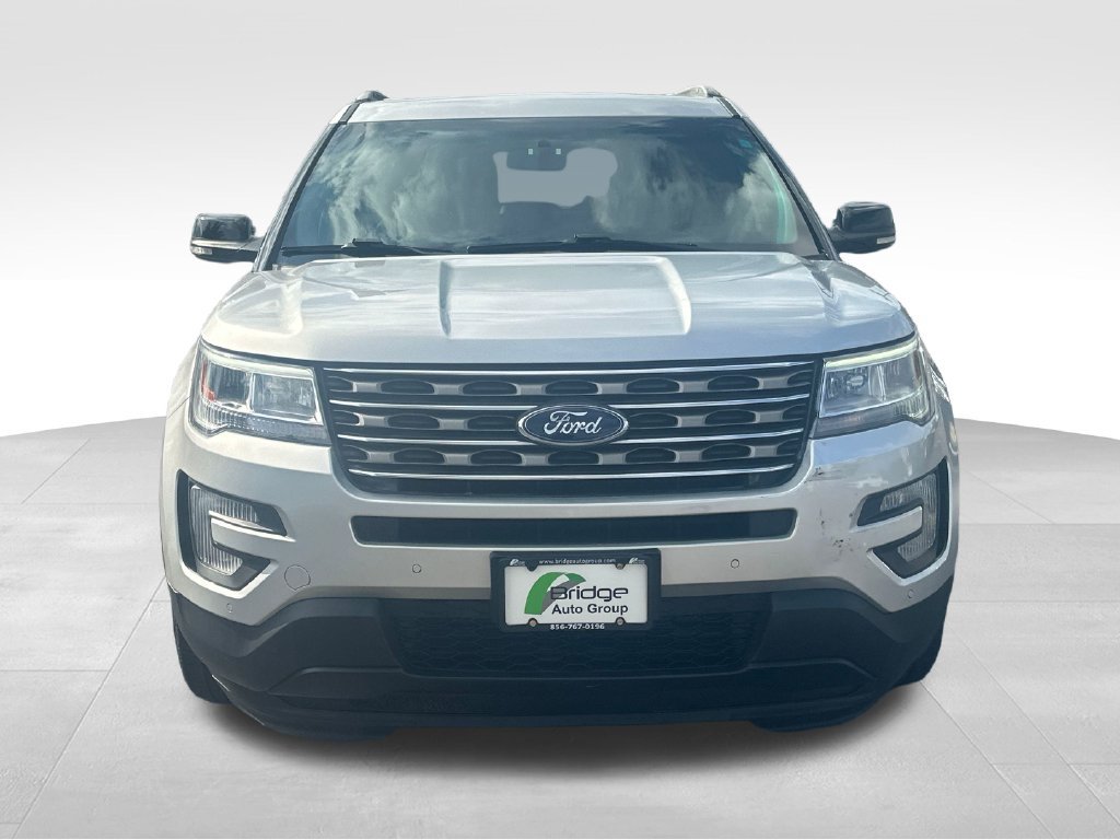 Used 2016 Ford Explorer XLT w/ Equipment Group 202A AWD/4WD image 2