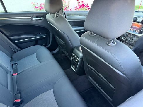 Used 2018 Chrysler 300 Touring w/ Chrome Appearance Package RWD image 11