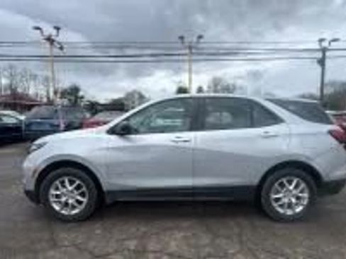 Used 2022 Chevrolet Equinox LS AWD/4WD image 7