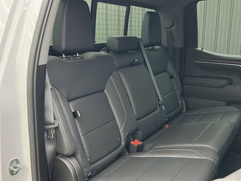 Used 2023 GMC Sierra 1500 SLT image 42