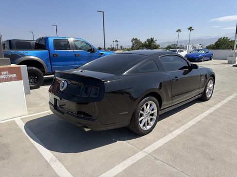Used 2010 Ford Mustang Coupe RWD image 9