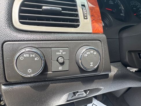Used 2013 Chevrolet Suburban LTZ AWD/4WD image 32