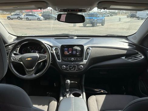 Used 2017 Chevrolet Malibu LT image 20