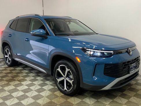 New 2026 Volkswagen Tiguan SE image 1