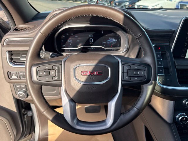 Used 2023 GMC Yukon XL SLT w/ SLT Premium Package AWD/4WD image 12